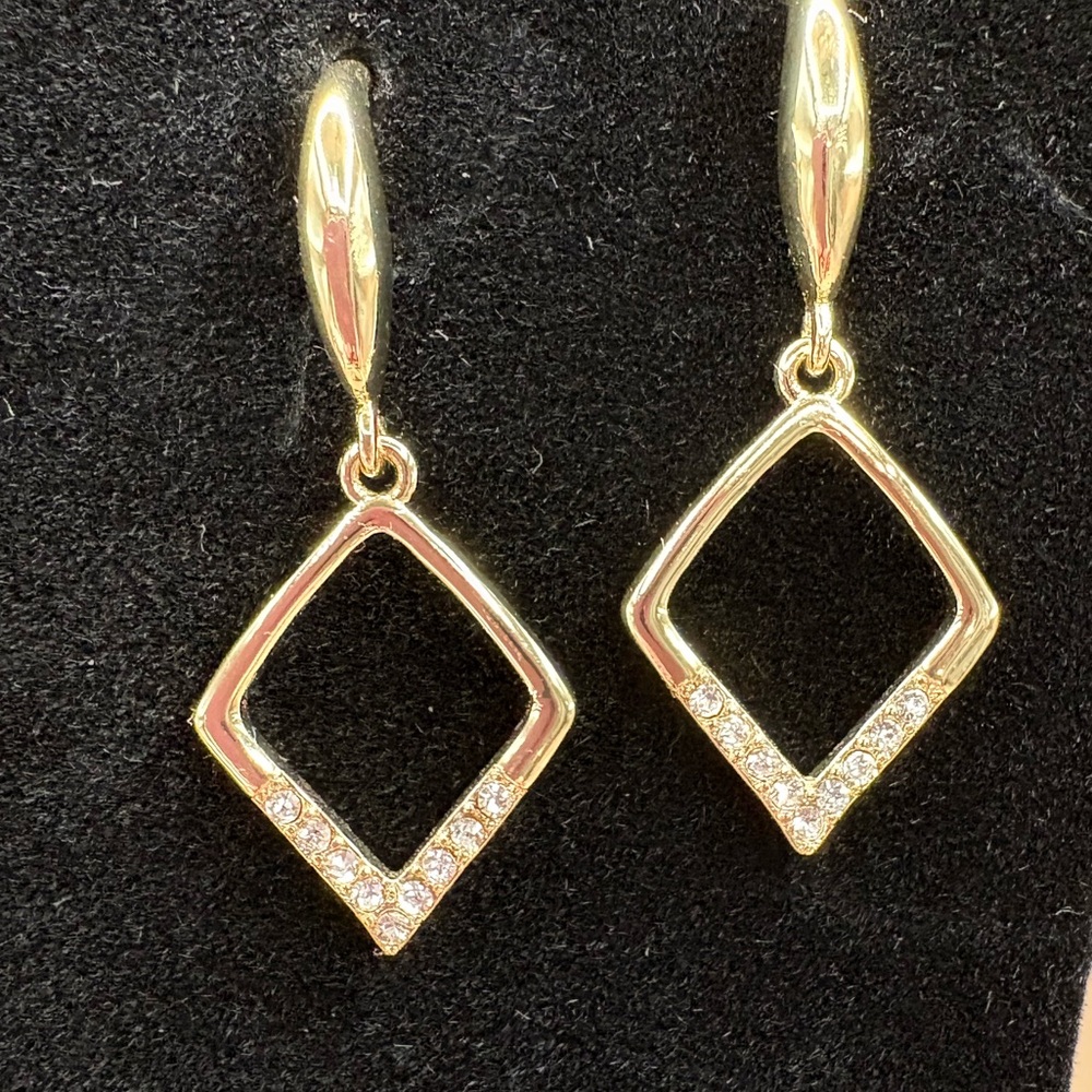 City by City Gold Diamond-Shaped Earrings NWT